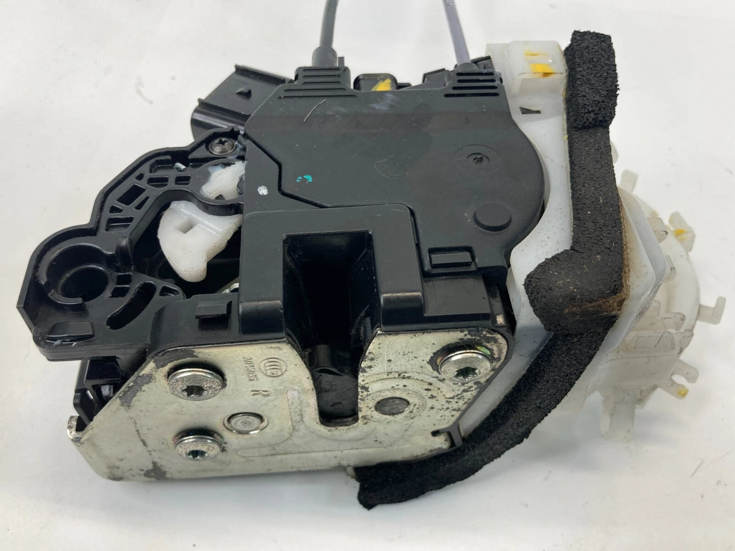11-16 HYUNDAI ELANTRA FRONT RIGHT PASSENGER SIDE DOOR LOCK LATCH 813203X010 OEM