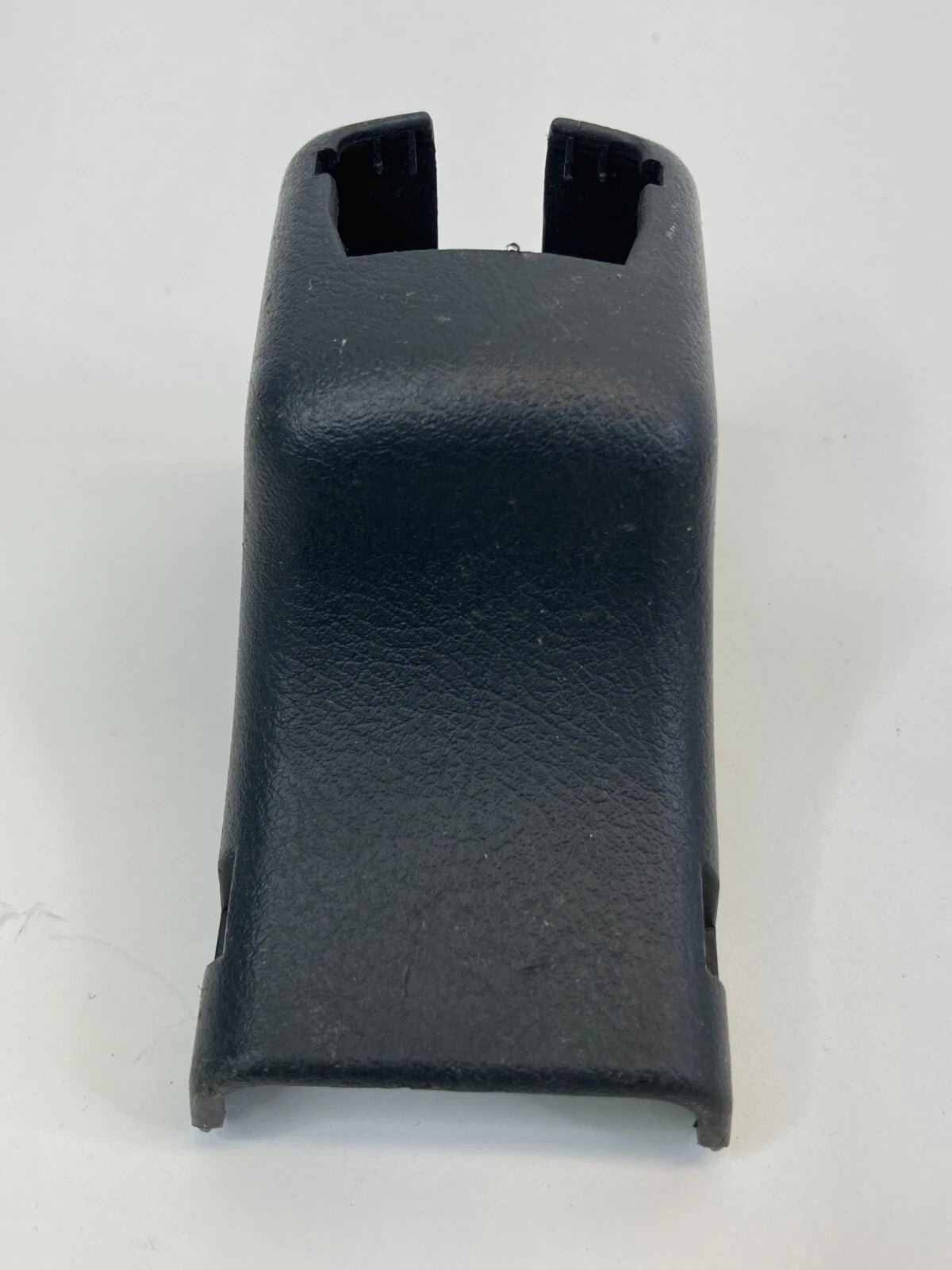 2003-2006 HONDA ELEMENT FRONT LEFT SEAT RAIL TRACK INNER BOLT TRIM COVER