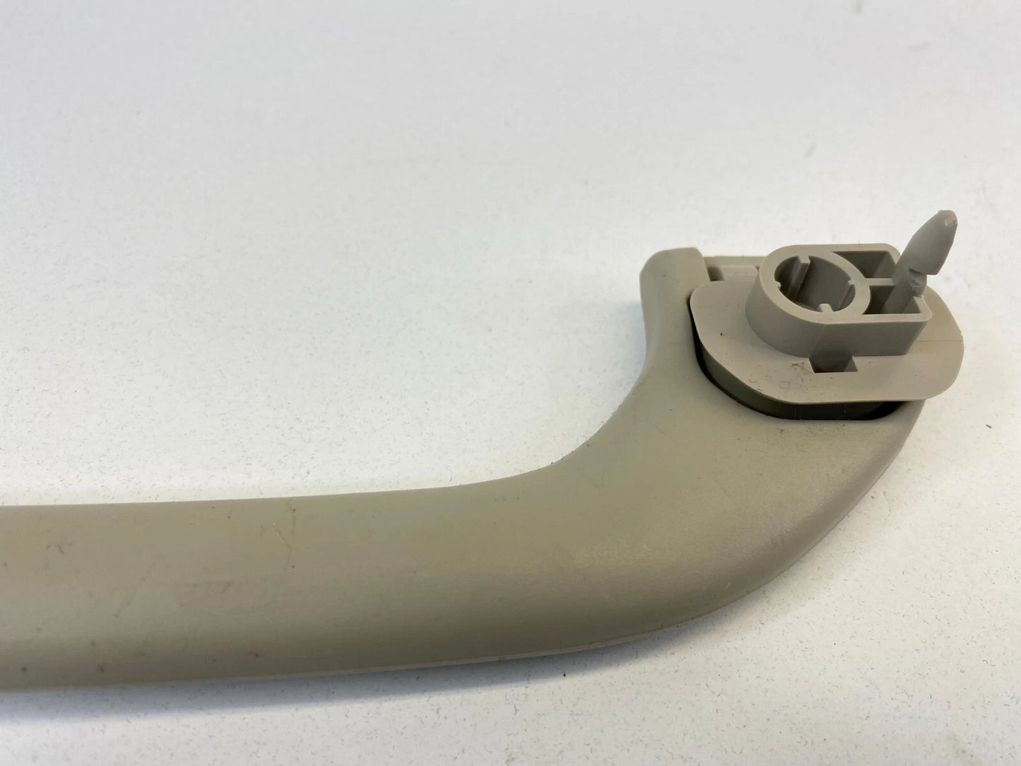 04-07 MITSUBISHI ENDEAVOR REAR LEFT INTERIOR ROOF GRAB GRIP ASSIST HANDLE OEM