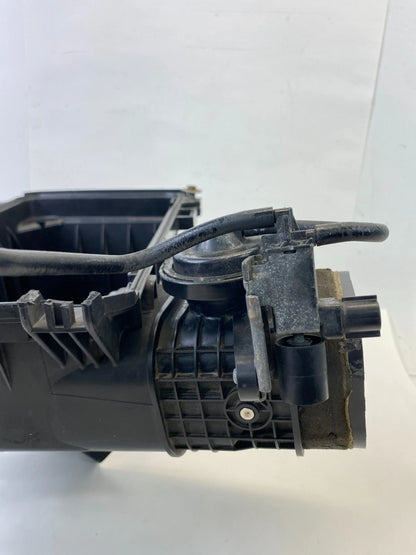 05 06 TOYOTA SIENNA 3.3L AIR CLEANER BOX LOWER HOUSING COVER 17701-0A100 OEM