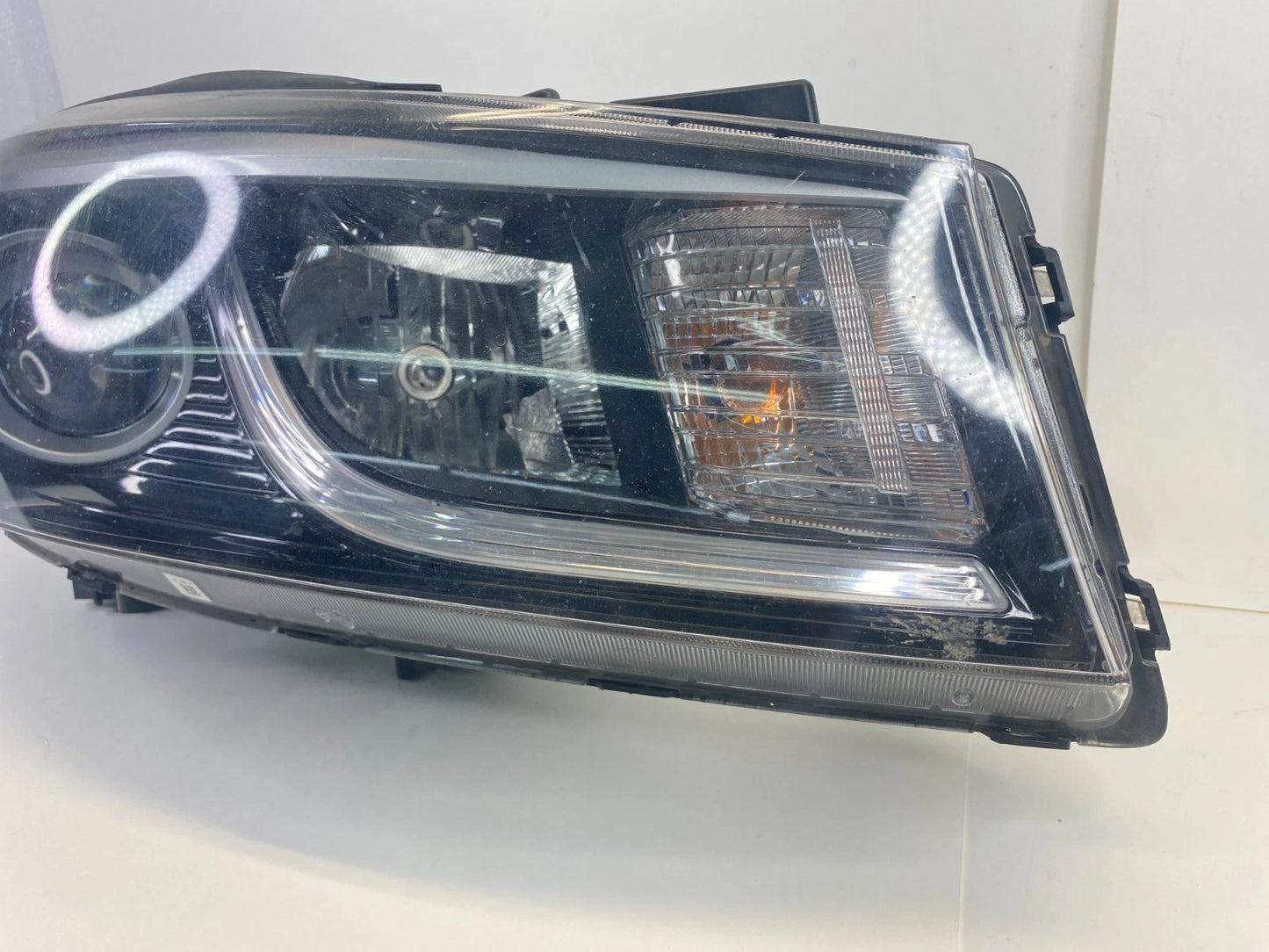 2015-2018 KIA SEDONA RIGHT PASSENGER SIDE HEADLIGHT HEADLAMP HALOGEN OEM