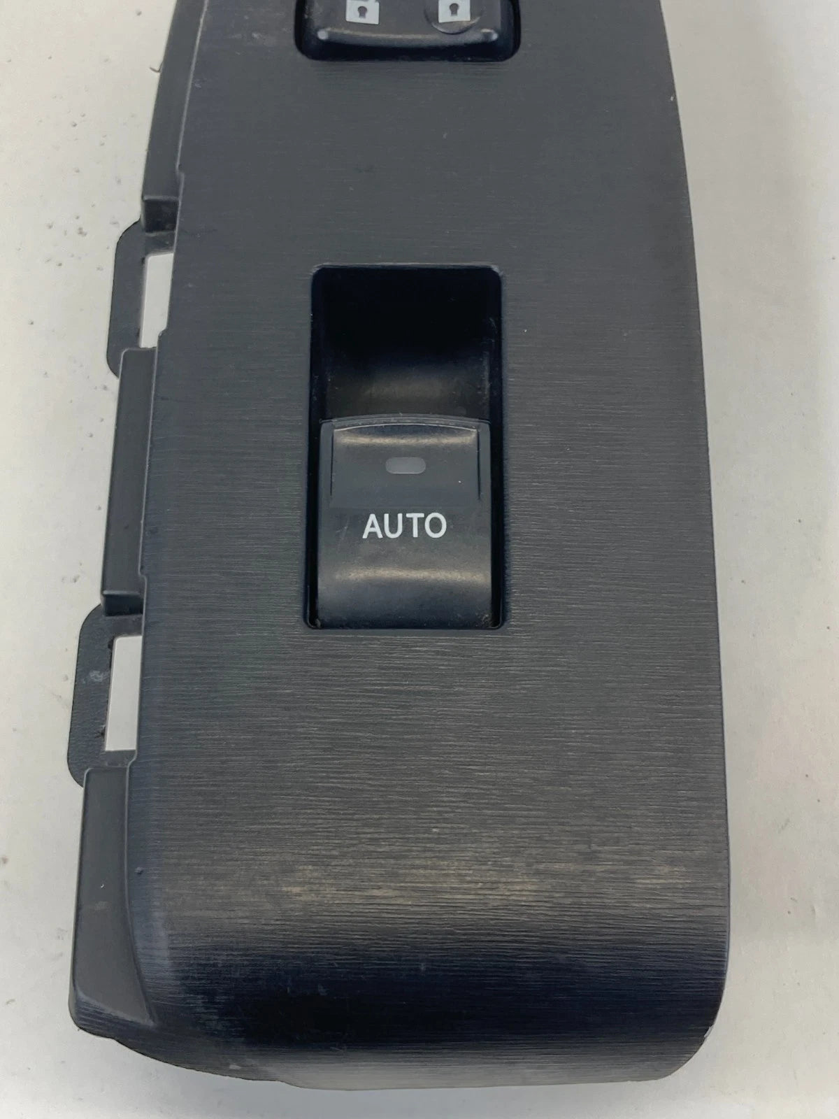 2010-2015 TOYOTA PRIUS FRONT RIGHT DOOR WINDOW & LOCK SWITCH W/BEZEL 74231-47120