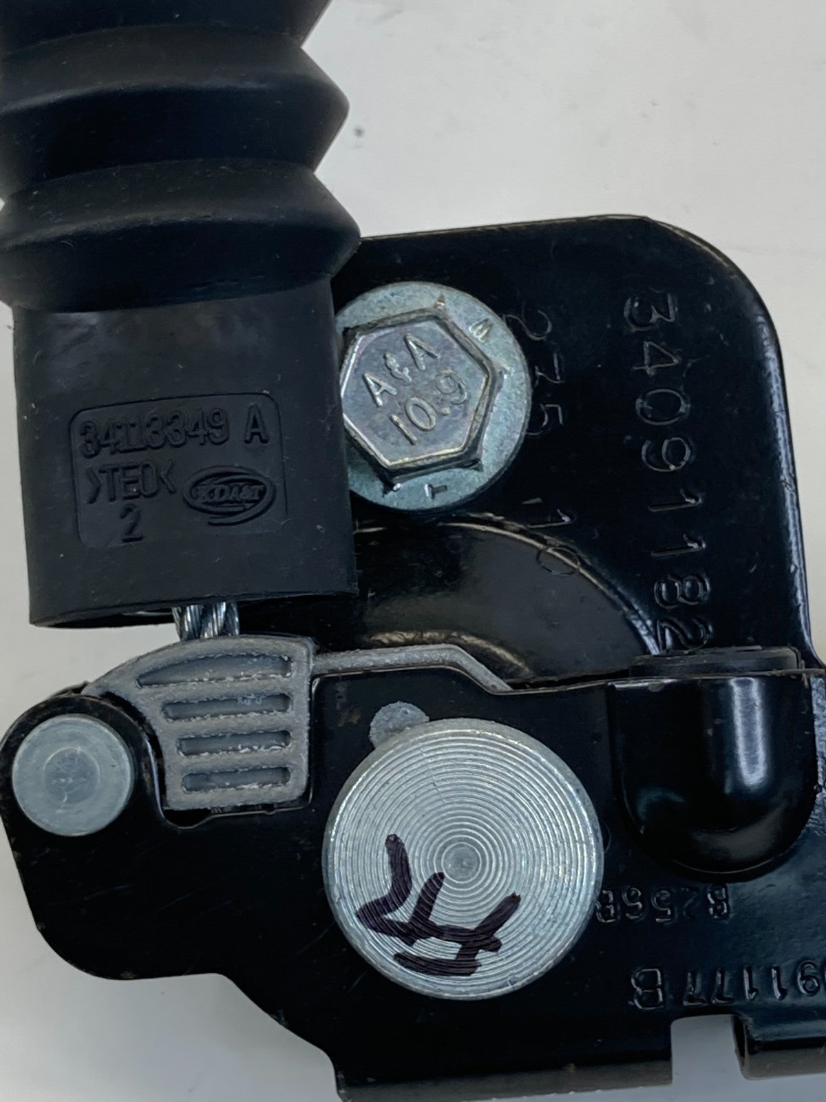 2011-2014 Hyundai Sonata Front Right Seat Belt Buckle Tensioner 34098740G