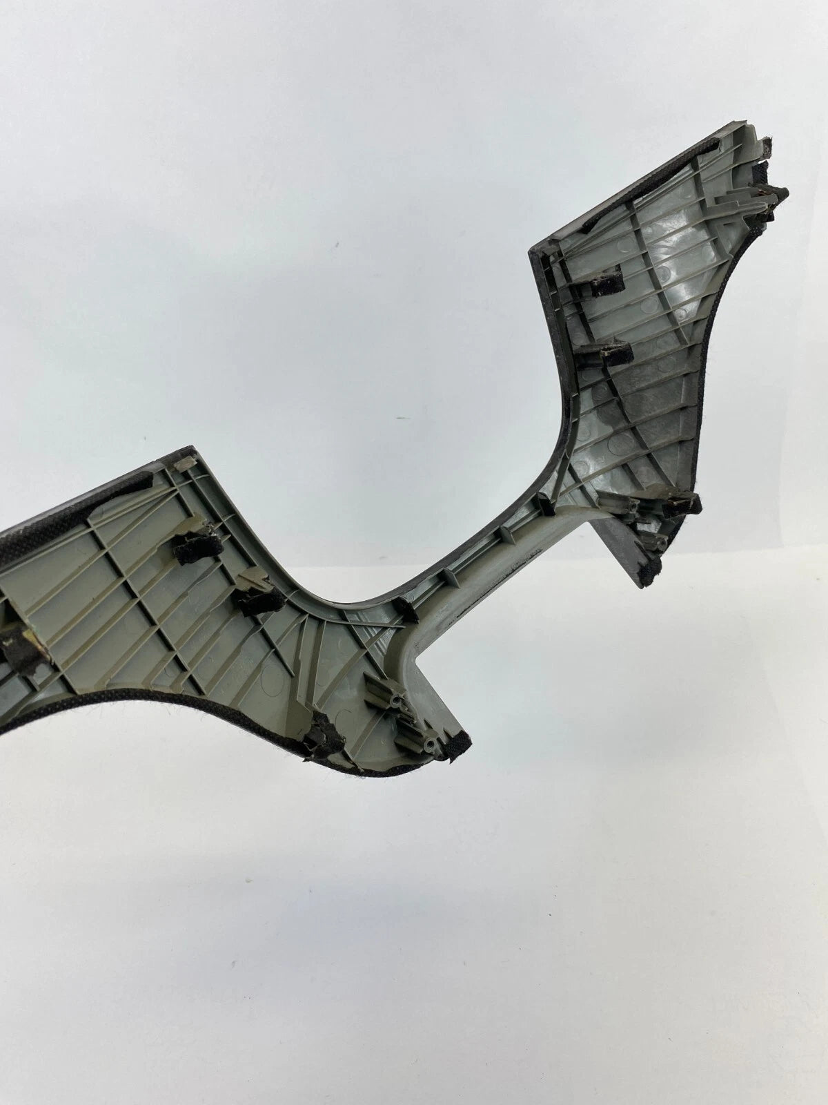 2007-2009 HYUNDAI SANTA FE CENTER DASH UNDER RADIO BEZEL TRIM MOLDING 847802B000