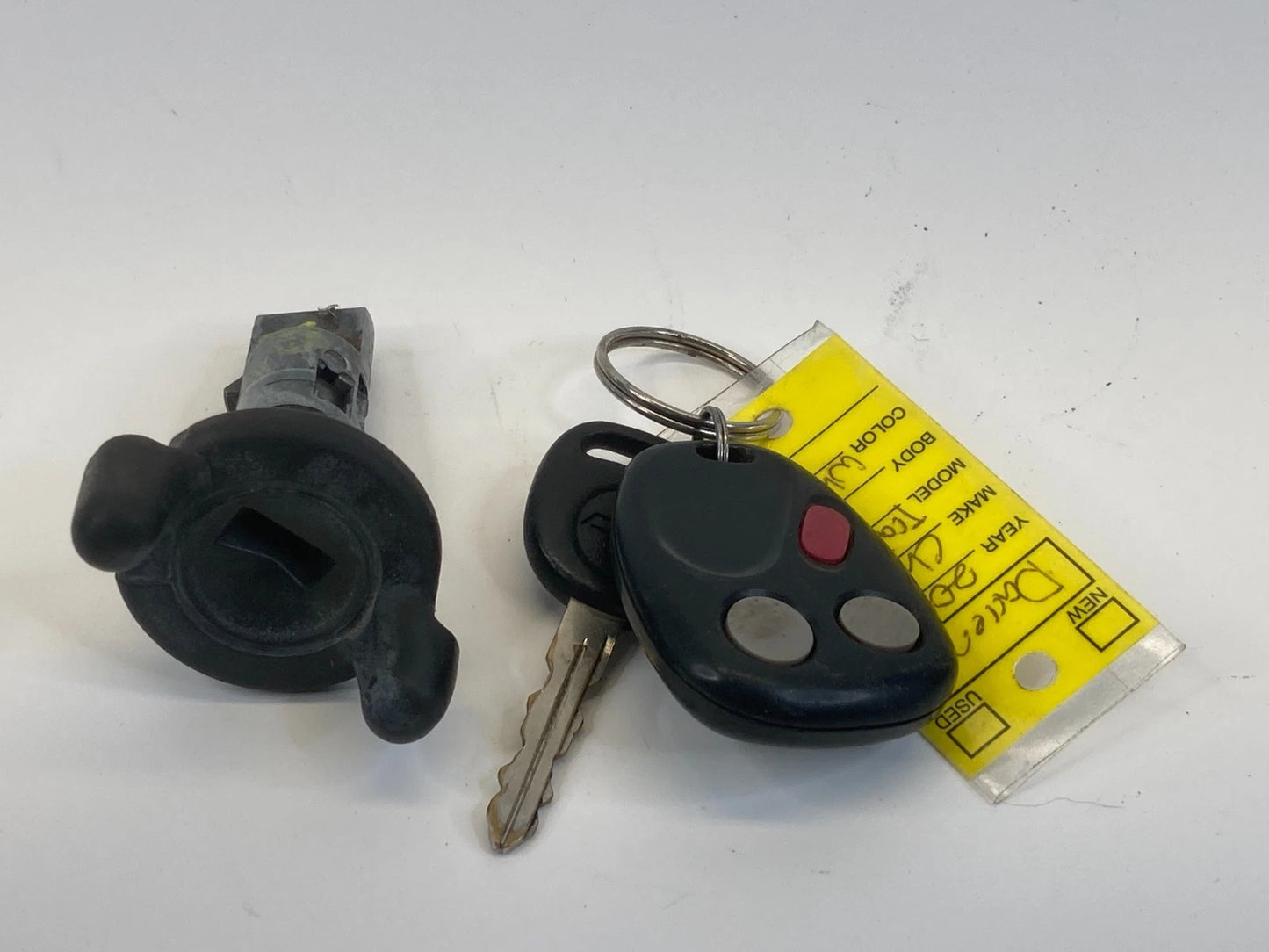 2002-2009 CHEVROLET TRAILBLAZER IGNITION SWITCH LOCK CYLINDER W/ KEY OEM