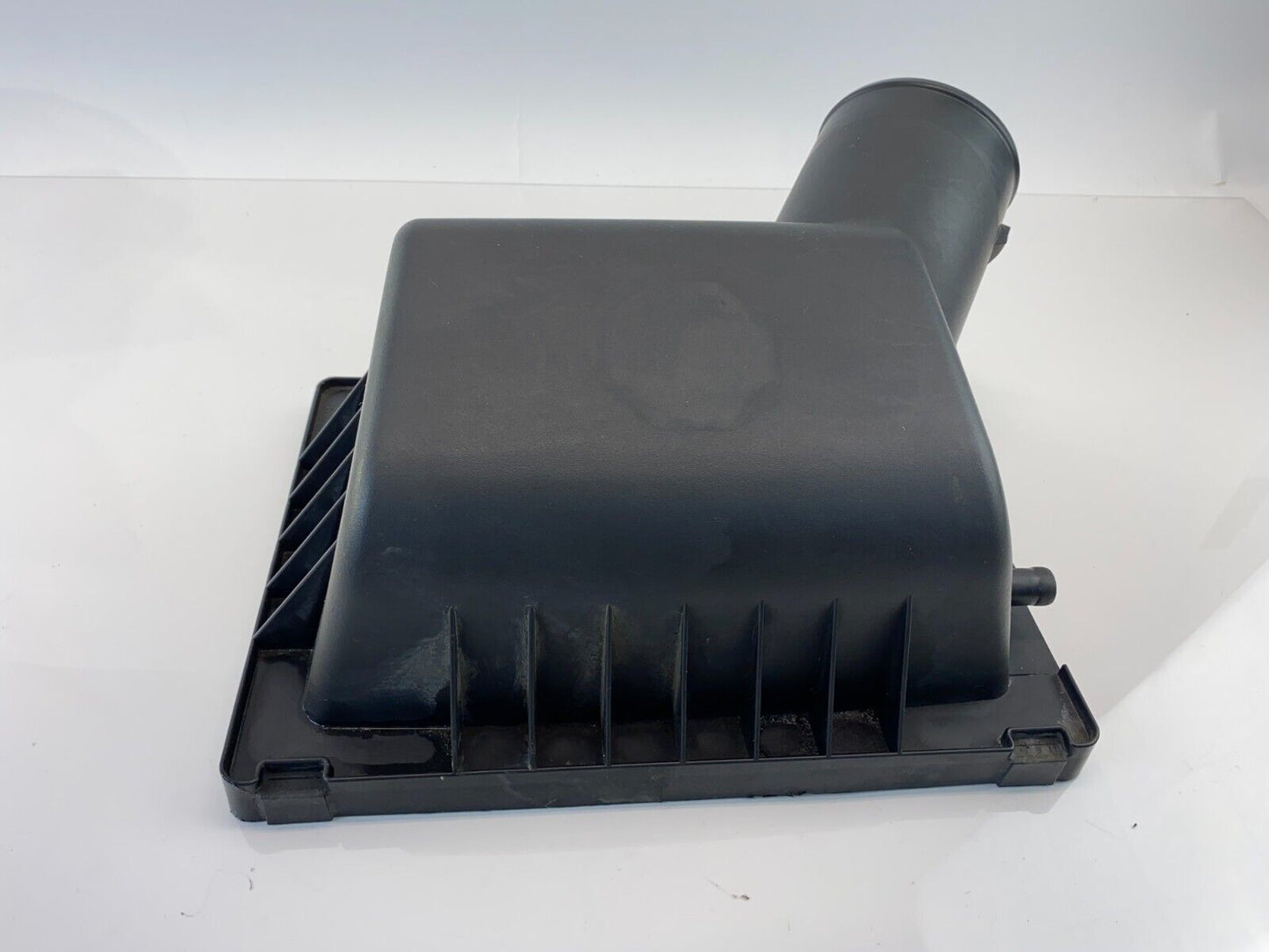 2005-2010 Jeep Grand Cherokee 4.7L Air Intake Cleaner Box Upper Cover 53013804AC