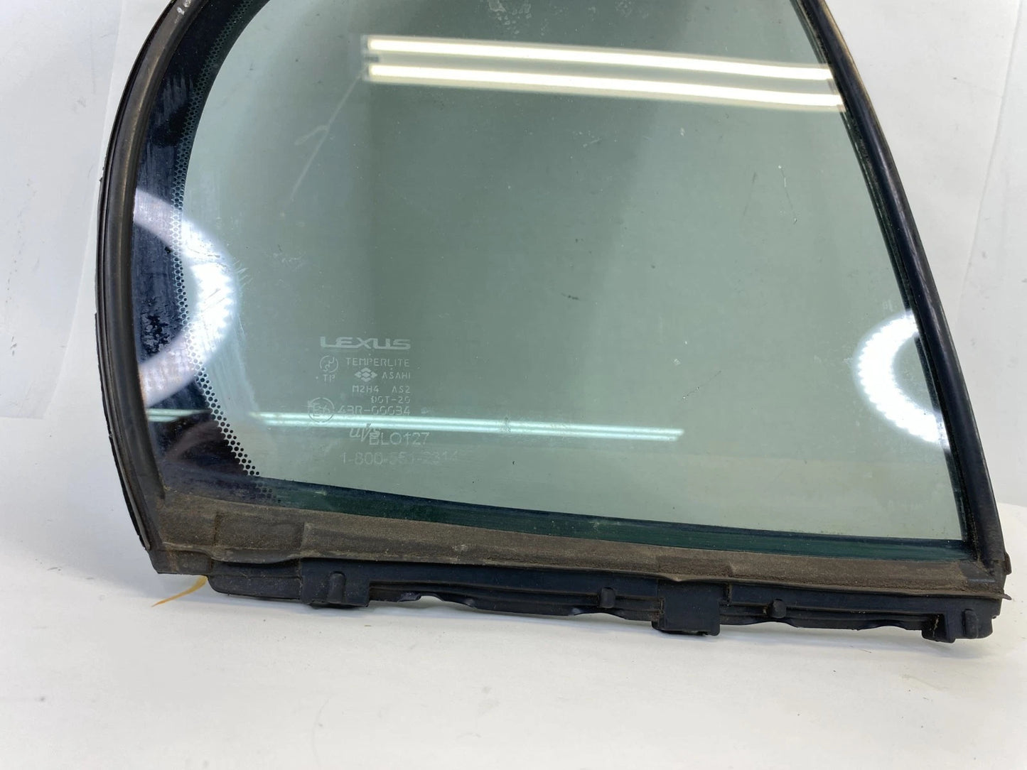 98-05 LEXUS GS300 RIGHT PASSENGER SIDE REAR DOOR VENT GLASS WINDOW 68188-30120
