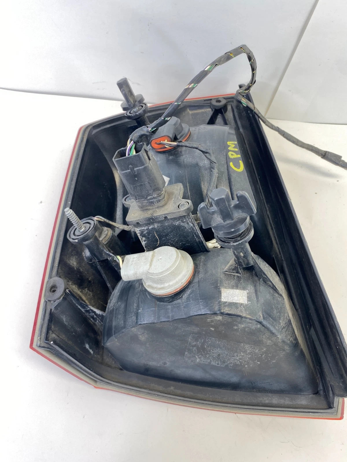 2005-2007 CHRYSLER 300 SEDAN REAR RIGHT PASSENGER TAIL LIGHT LAMP TAILLIGHT OEM