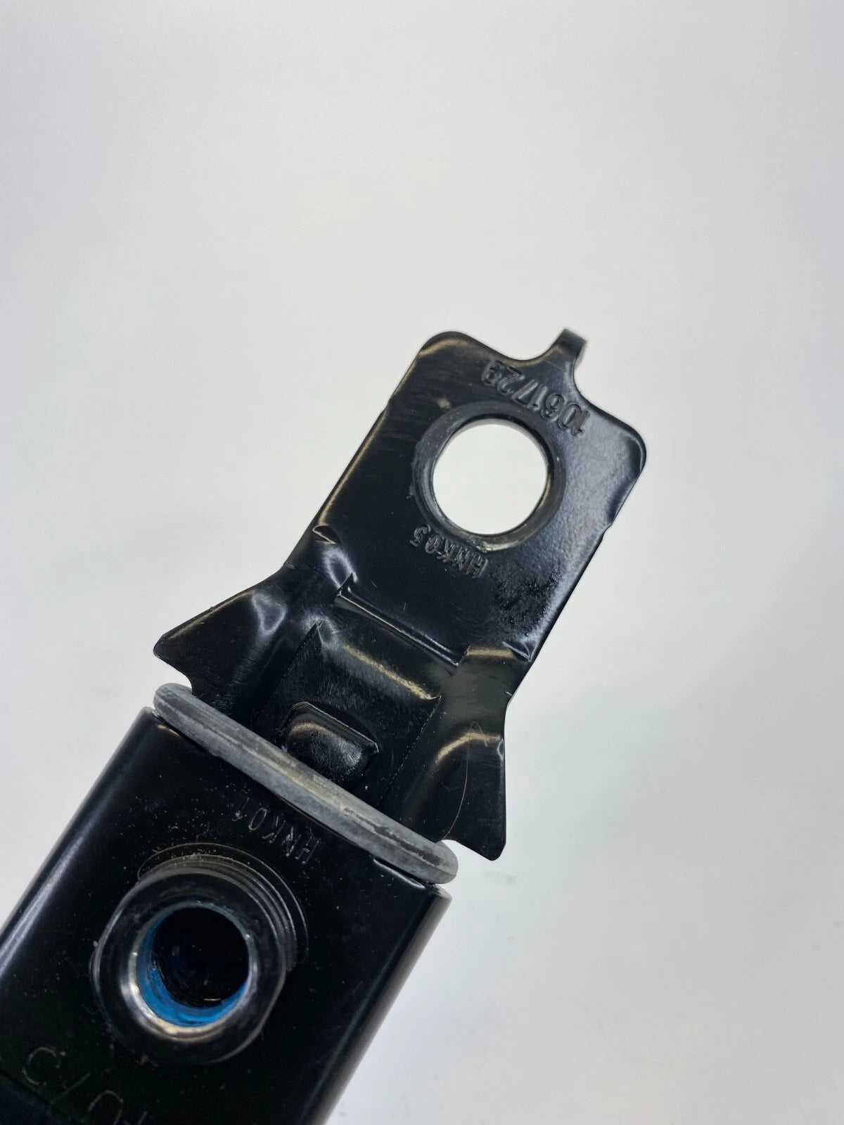 2010-2015 HYUNDAI TUCSON FRONT RIGHT PASSENGER SIDE SEAT BELT HEIGHT ADJUSTER