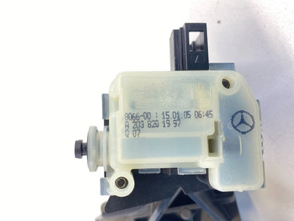 2004-2006 MERCEDES-BENZ E500 04 05 E320 FUEL FILLER DOOR LOCK ACTUATOR BRACKET