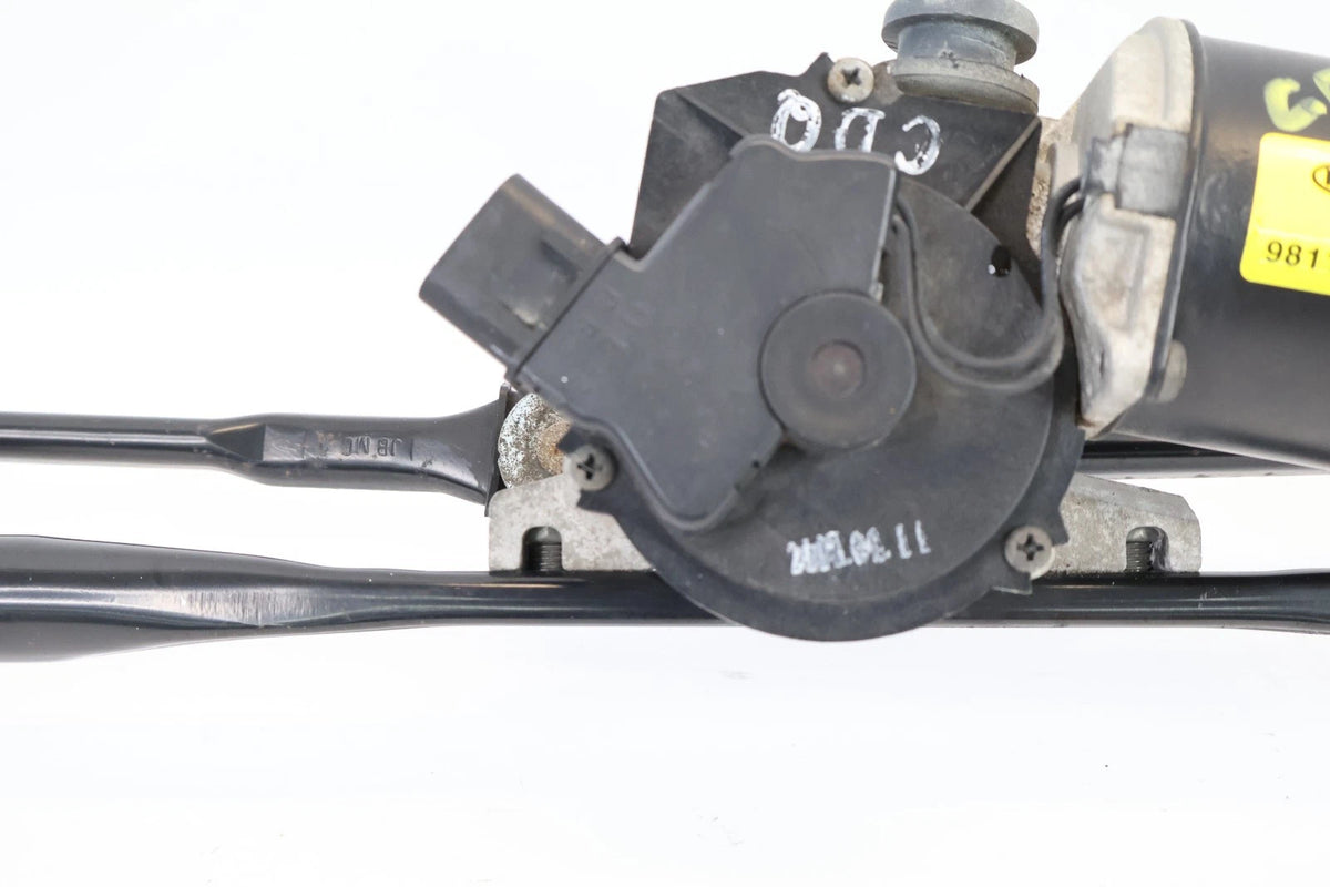 2006-2011 HYUNDAI ACCENT FRONT WINDSHIELD WIPER LINKAGE W MOTOR OEM 98110-1G000