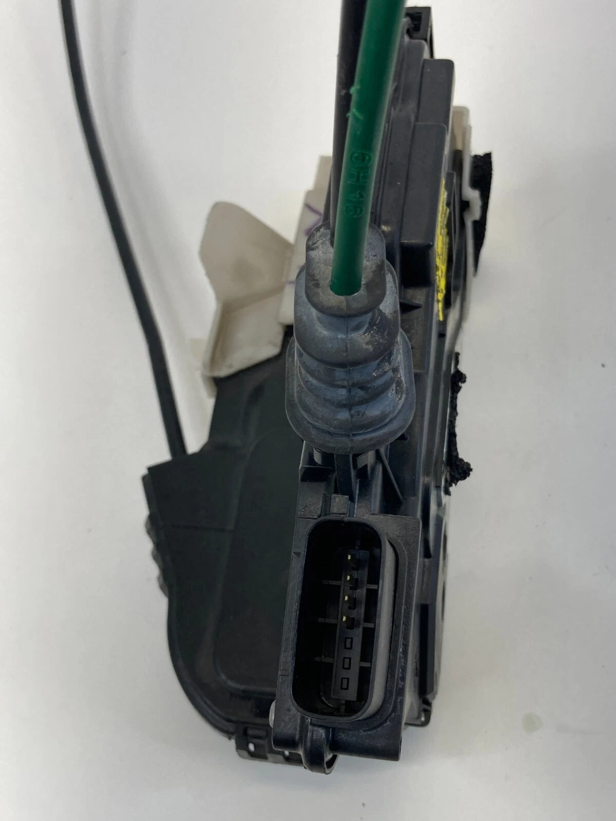 2011-2015 Kia Sorento Front Right Door Lock Latch Release Actuator 81320-2P020