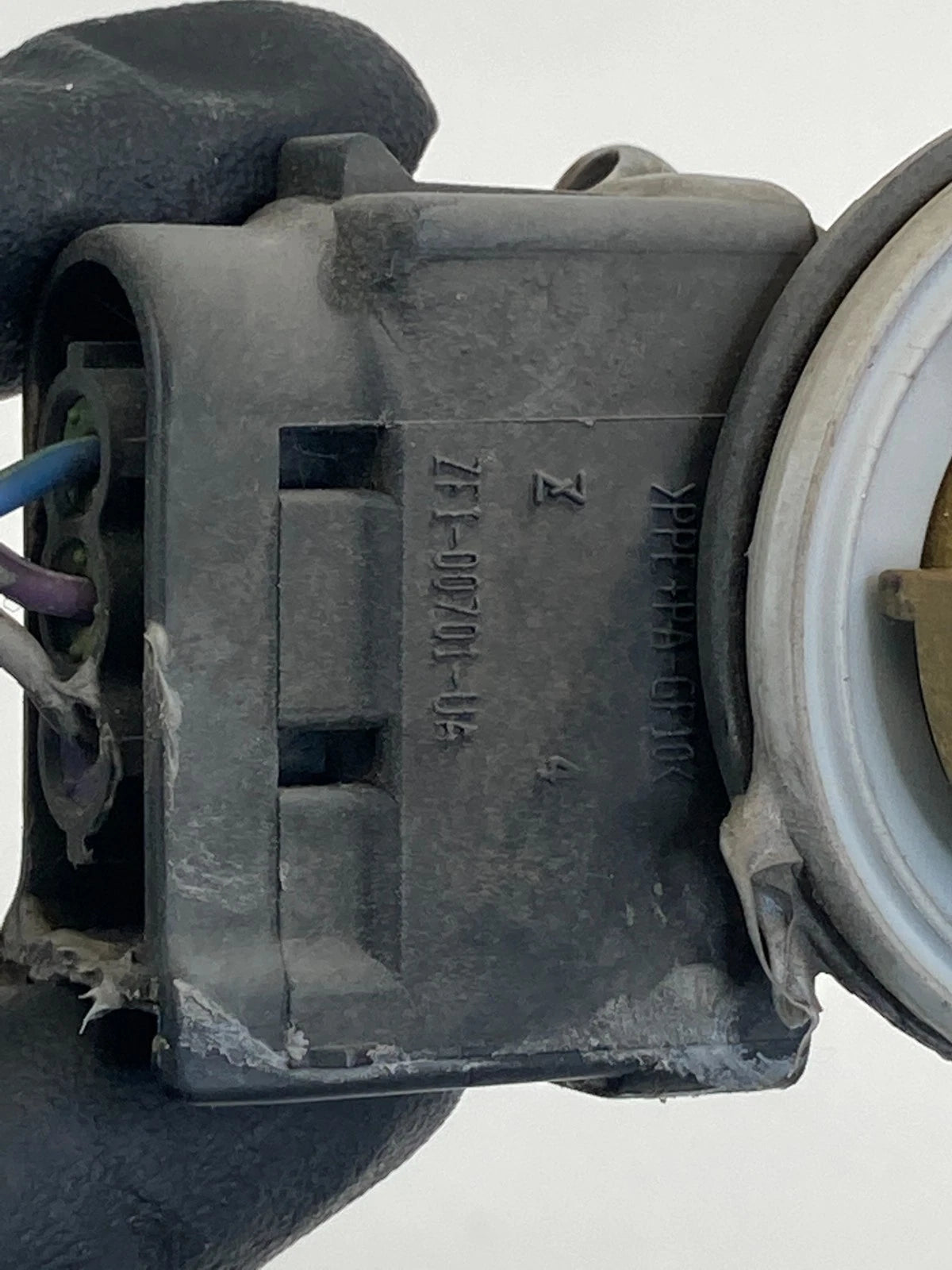 2007-2010 FORD EDGE FRONT LEFT HEADLIGHT WIRE HARNESS CONNECTOR W/ SOCKET OEM