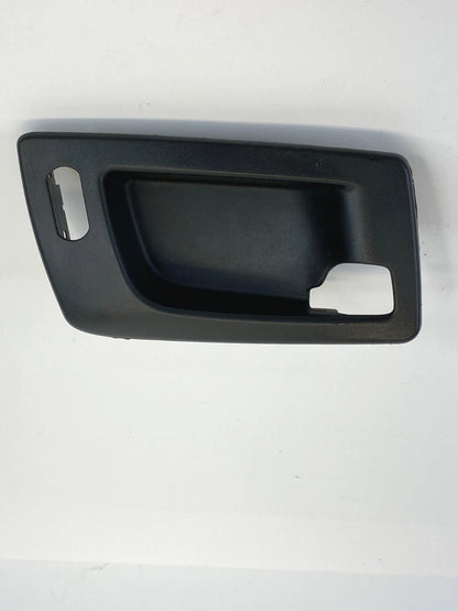 04-06 CADILLAC SRX 03-07 CTS FRONT RIGHT INNER DOOR HANDLE BEZEL TRIM 25752962