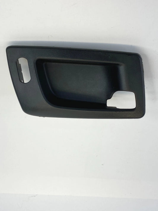 04-06 CADILLAC SRX 03-07 CTS FRONT RIGHT INNER DOOR HANDLE BEZEL TRIM 25752962