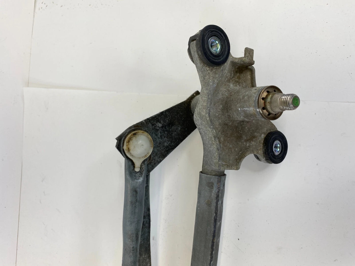 2004-2008 TOYOTA SOLARA FRONT WINDSHIELD WIPER MOTOR W/ LINKAGE 85110-AA050 OEM