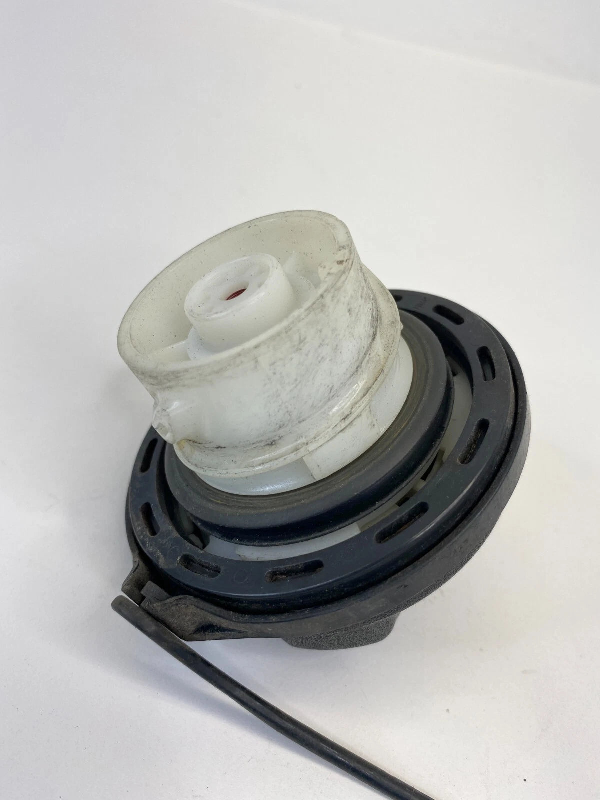 2004-2020 HYUNDAI ELANTRA 12-21 VELOSTER FUEL FILLER GAS CAP COVER OEM