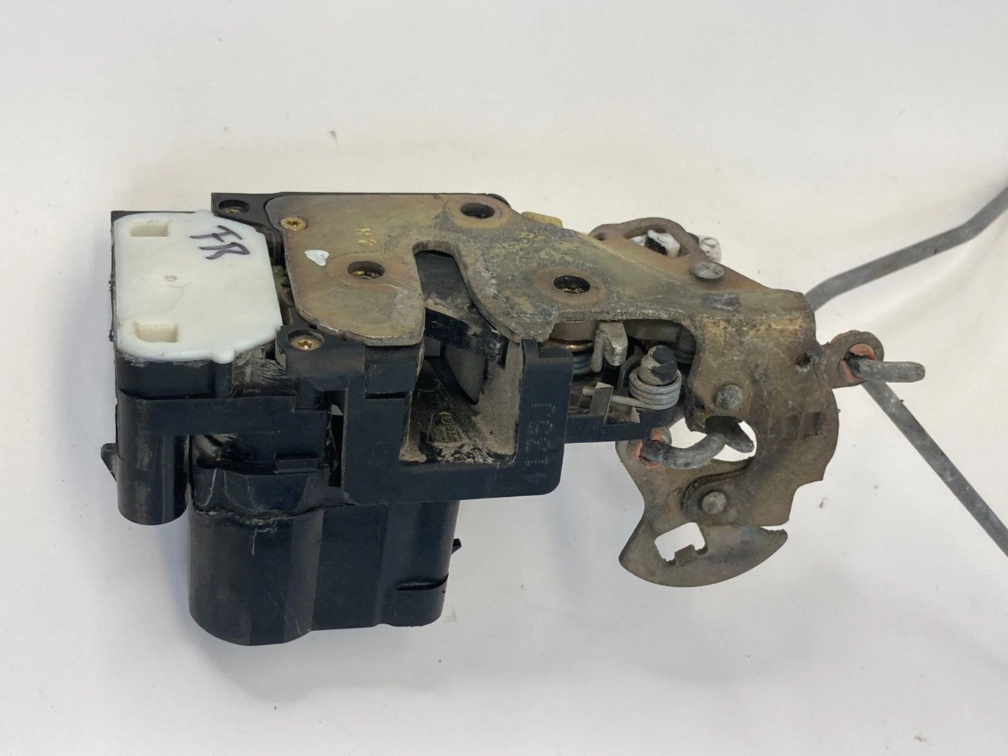 1997-2005 BUICK CENTURY FRONT RIGHT DOOR LOCK LATCH RELEASE ACTUATOR 16872412