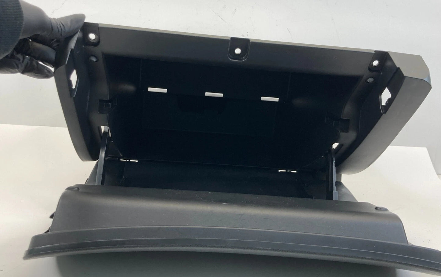 2013-2019 NISSAN SENTRA GLOVE BOX STORAGE COMPARTMENT ASSEMBLY 68520-3SG0A OEM