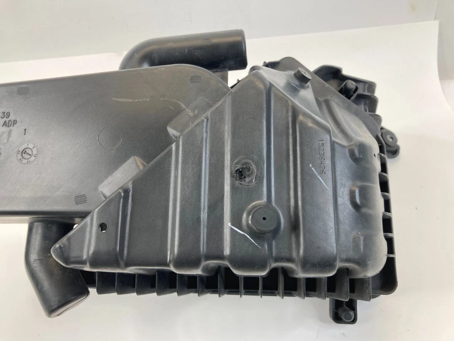 2008 2009 CADILLAC CTS 3.6L 24V AIR INTAKE CLEANER BOX LOWER COVER OEM 15236426