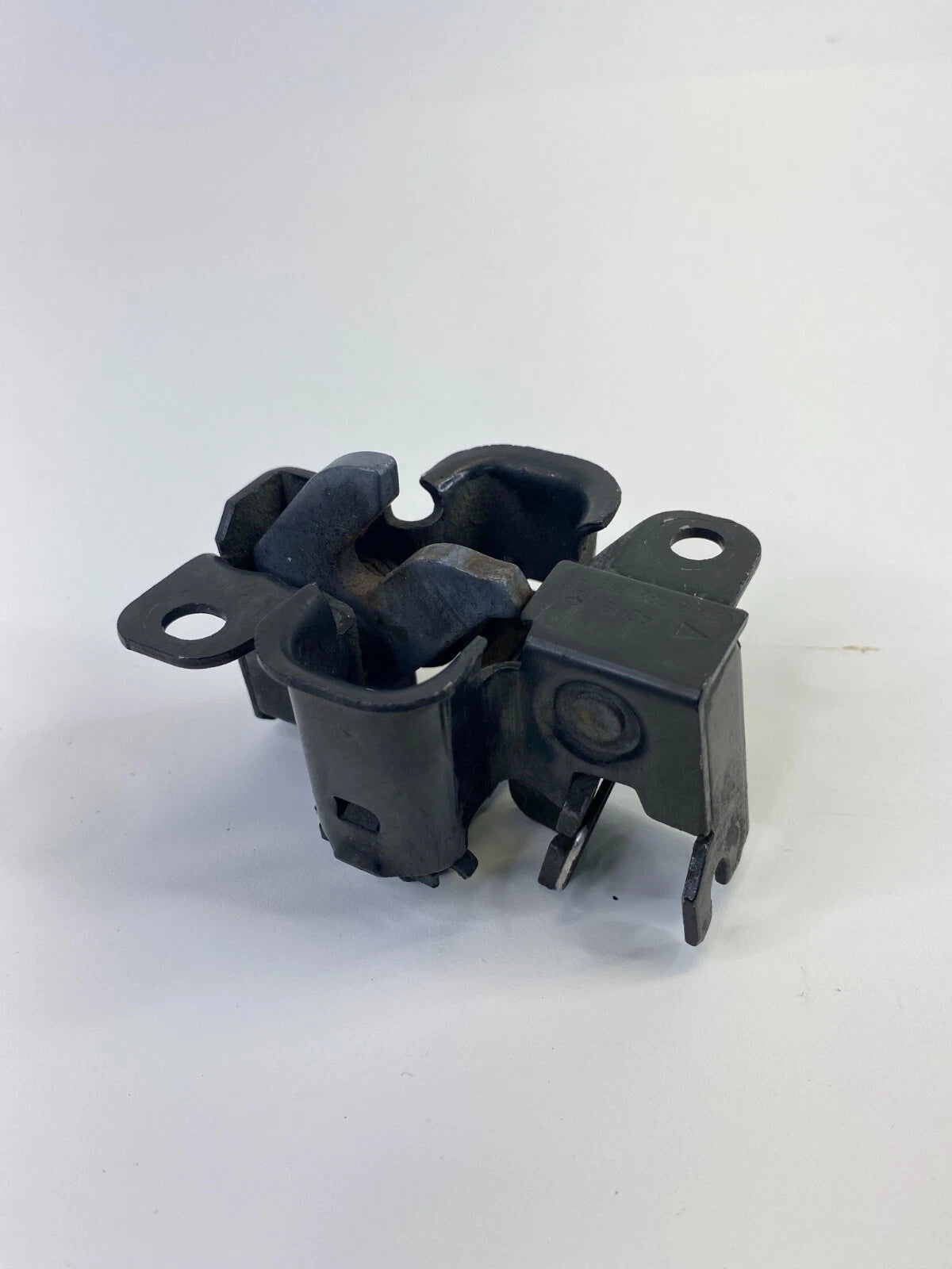 2003-2006 MERCEDES-BENZ E500 FRONT HOOD SIDE LOCK LATCH STRIKER A203-880-00-60