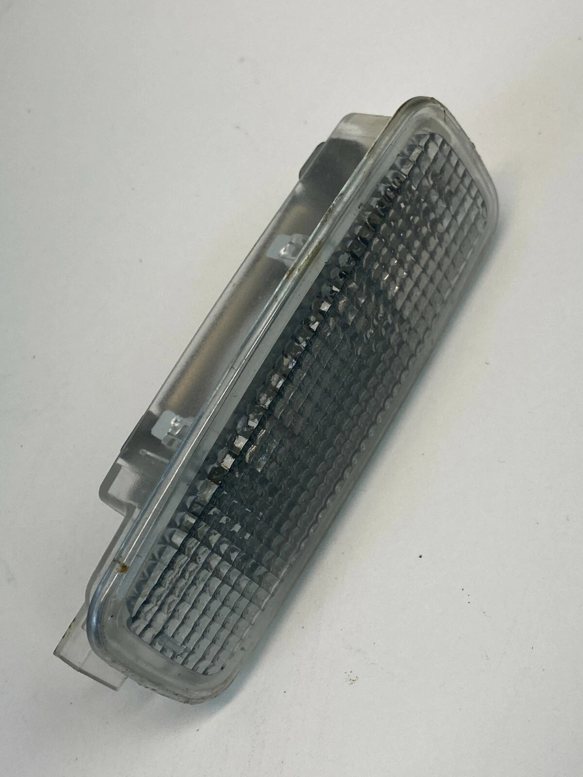 1999-2001 AUDI A4 SEDAN SUNVISOR SUN VISOR VANITY OVERHEAD LIGHT 4D0947105A
