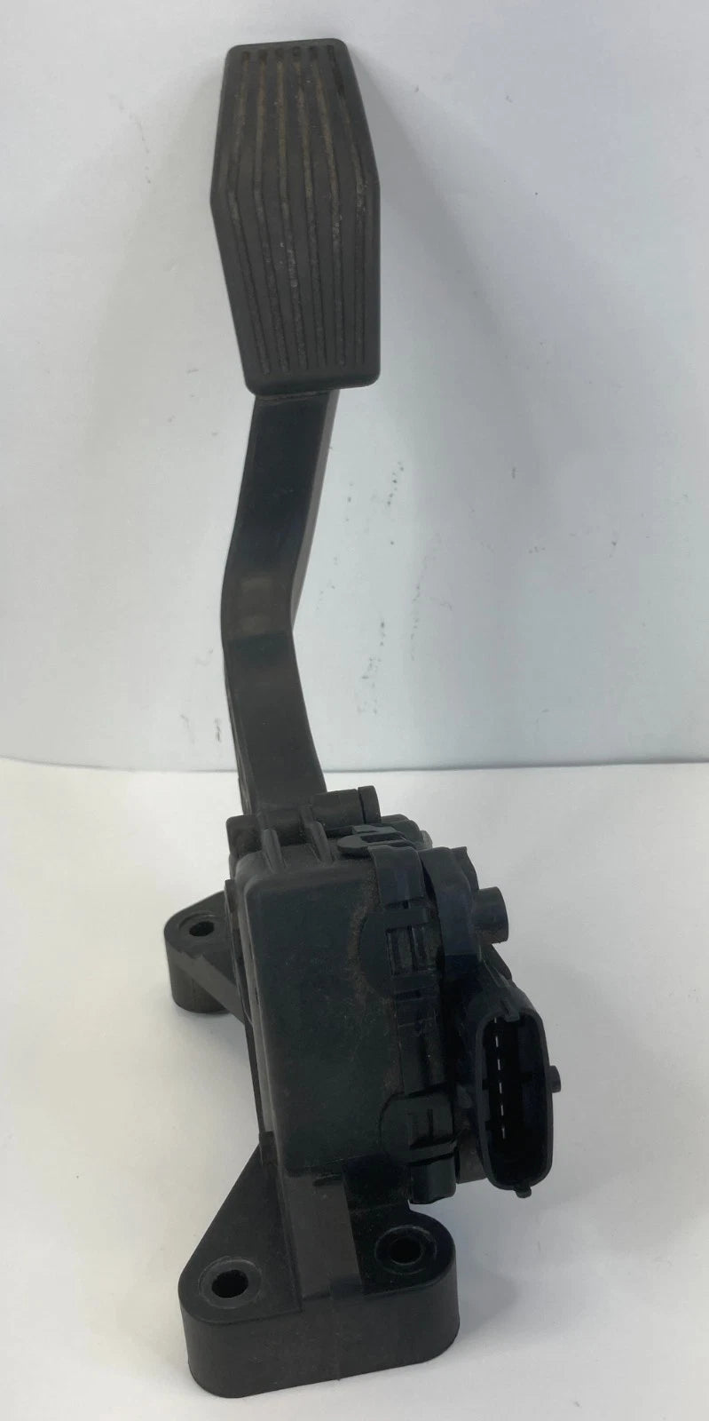 2010-2012 KIA SEDONA 3.5L V6 ACCELERATOR GAS PEDAL TRAVEL SENSOR 32700-4DXXX OEM