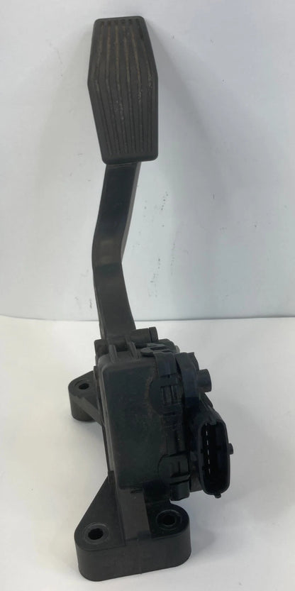 2010-2012 KIA SEDONA 3.5L V6 ACCELERATOR GAS PEDAL TRAVEL SENSOR 32700-4DXXX OEM