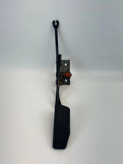 2004-2006 KIA AMANTI ACCELERATOR GAS PEDAL ASSEMBLY W/ MOUNTING BRACKET UNIT OEM