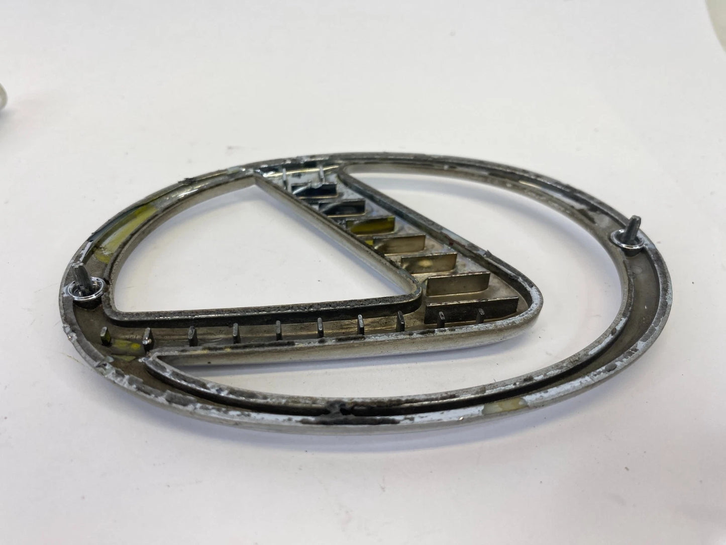 2006-2016 LEXUS IS250 IS350 FRONT GRILL EMBLEM LOGO BADGE CHROME 90975-02080 OEM