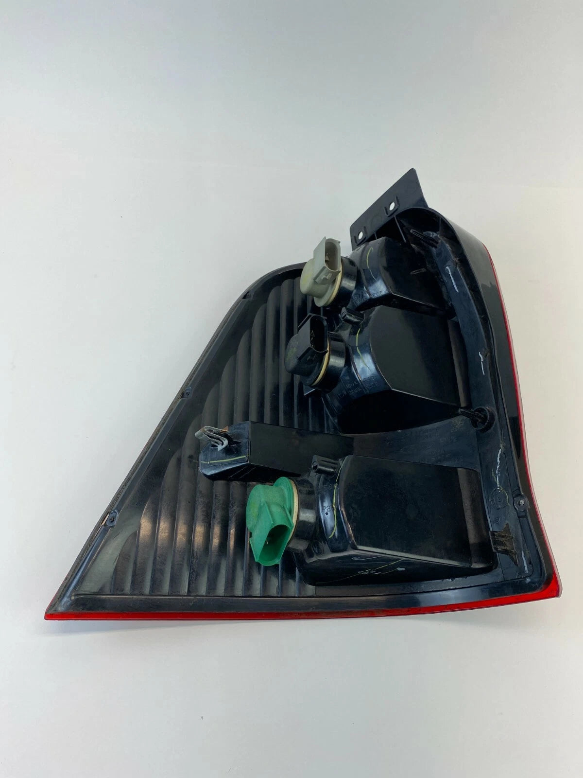 1999-2003 FORD WINDSTAR REAR RIGHT SIDE TAILLIGHT TAIL LAMP YF22-13B504-B OEM