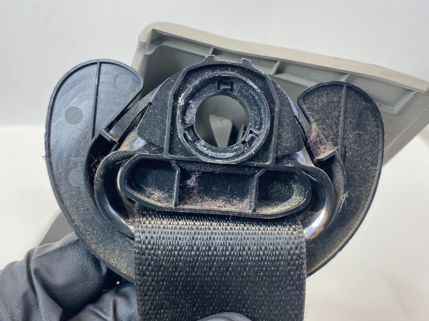 2015-2017 CHEVY SONIC FRONT LEFT DRIVER SIDE SEAT BELT RETRACTOR 617631900C OEM