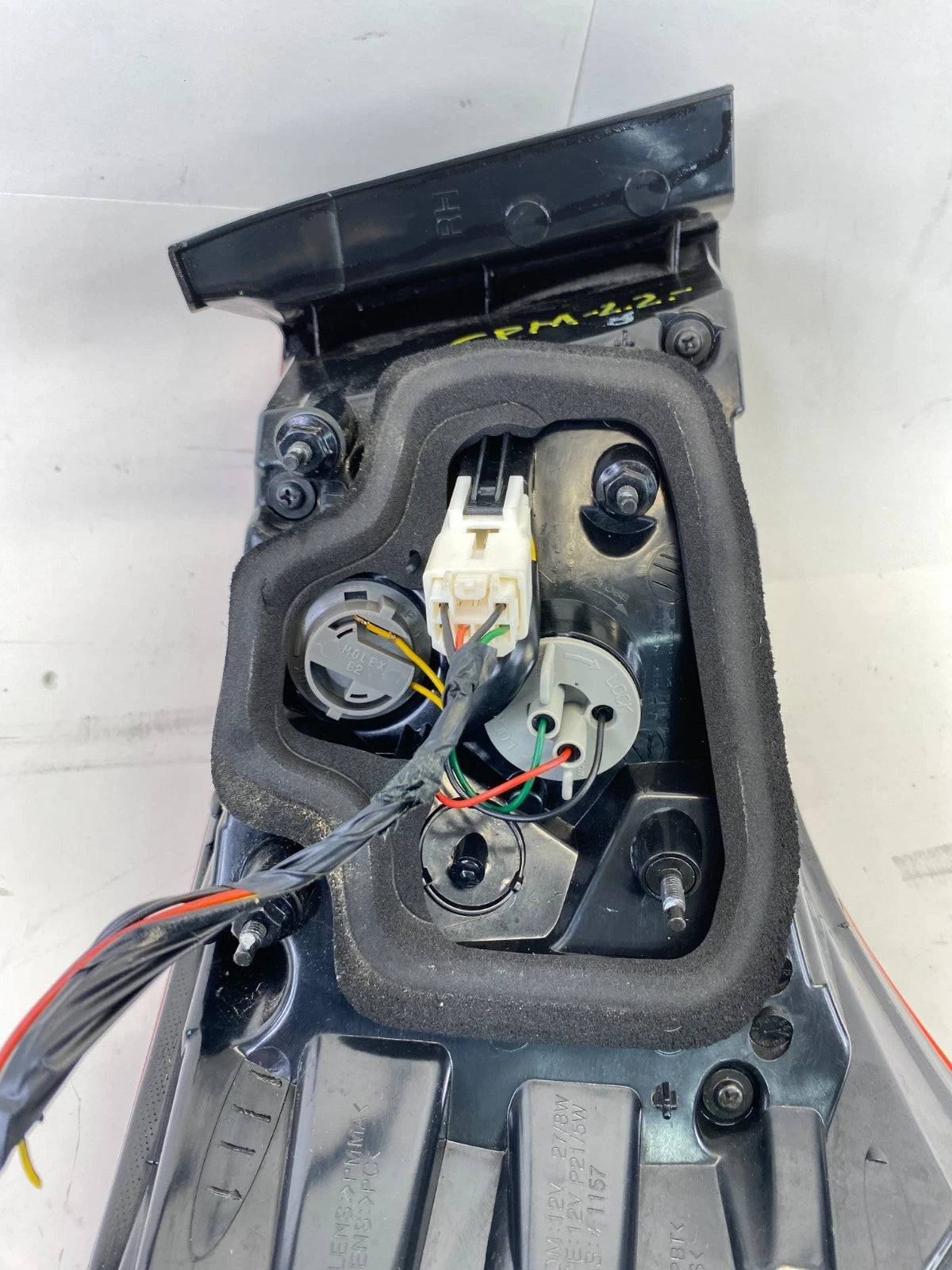 2012-2017 KIA RIO REAR RIGHT PASSENGER OUTER TAIL LIGHT LAMP UNIT 92402-1W0 OEM