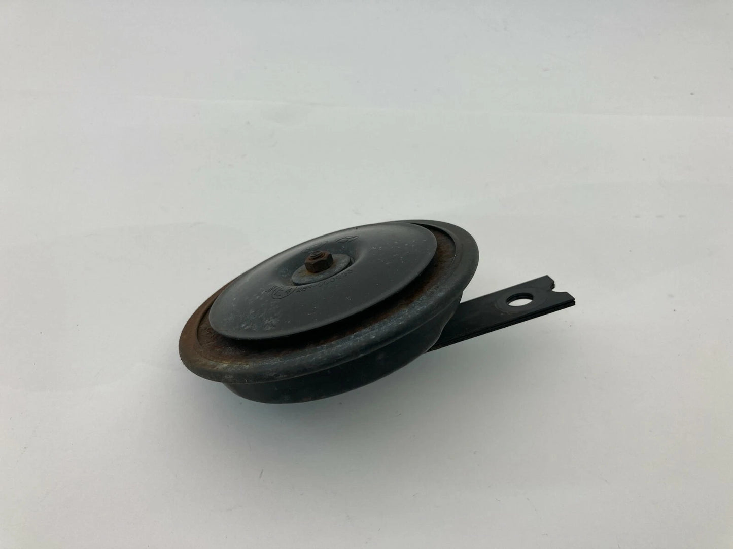 2002-2005 HYUNDAI SONATA BASE 2.4 LOW TONE PITCH HORN SIGNAL 96610-38102 OEM