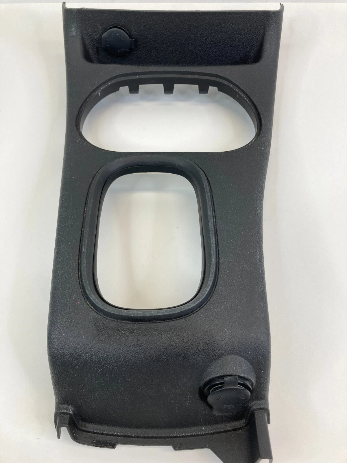 05-10 CHEVROLET COBALT A/T CONSOLE SHIFTER TRIM BEZEL W/ POWER OUTLET 15212350