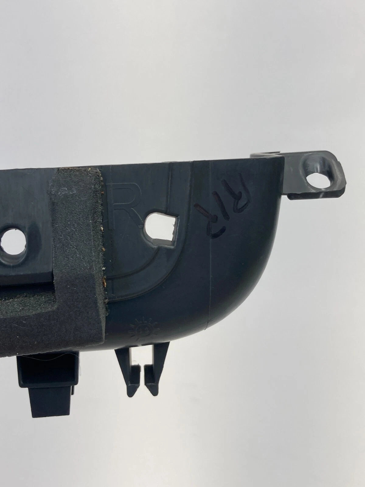 2010-2012 DODGE CALIBER MAINSTREET REAR RIGHT DOOR TRIM PANEL PLUG L0193678AA