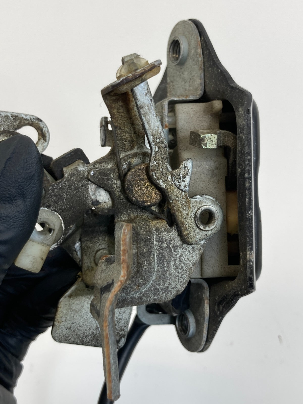 1996-2002 Nissan Pathfinder Rear Door Tailgate Trunk Lock Latch Assembly OEM