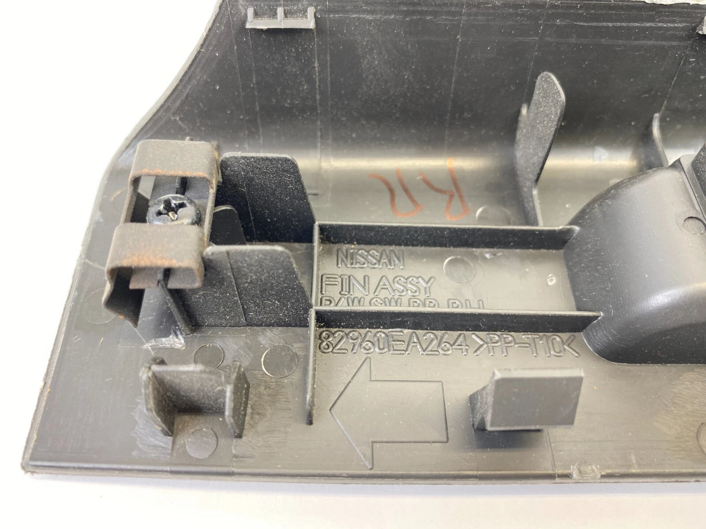 2005-2015 NISSAN XTERRA REAR RIGHT SIDE DOOR POWER WINDOW SWITCH BEZEL OEM