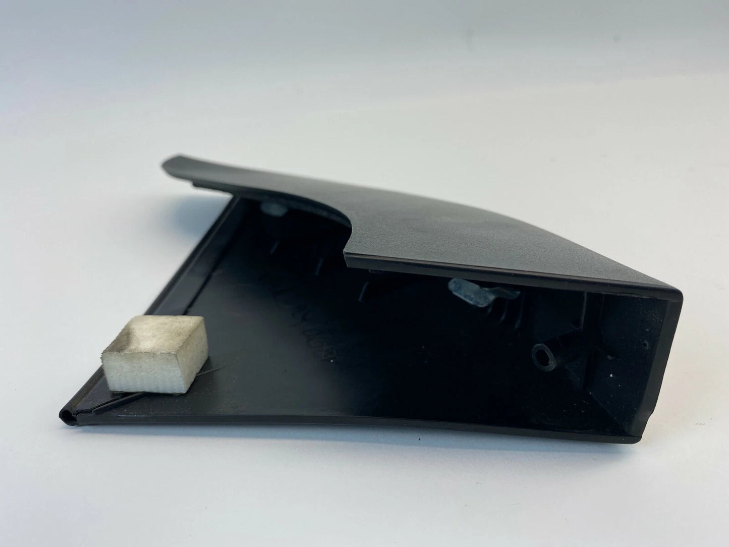 09-14 VOLKSWAGEN ROUTAN REAR LEFT INNER SLIDING DOOR MOVABLE GLASS TRIM COVER