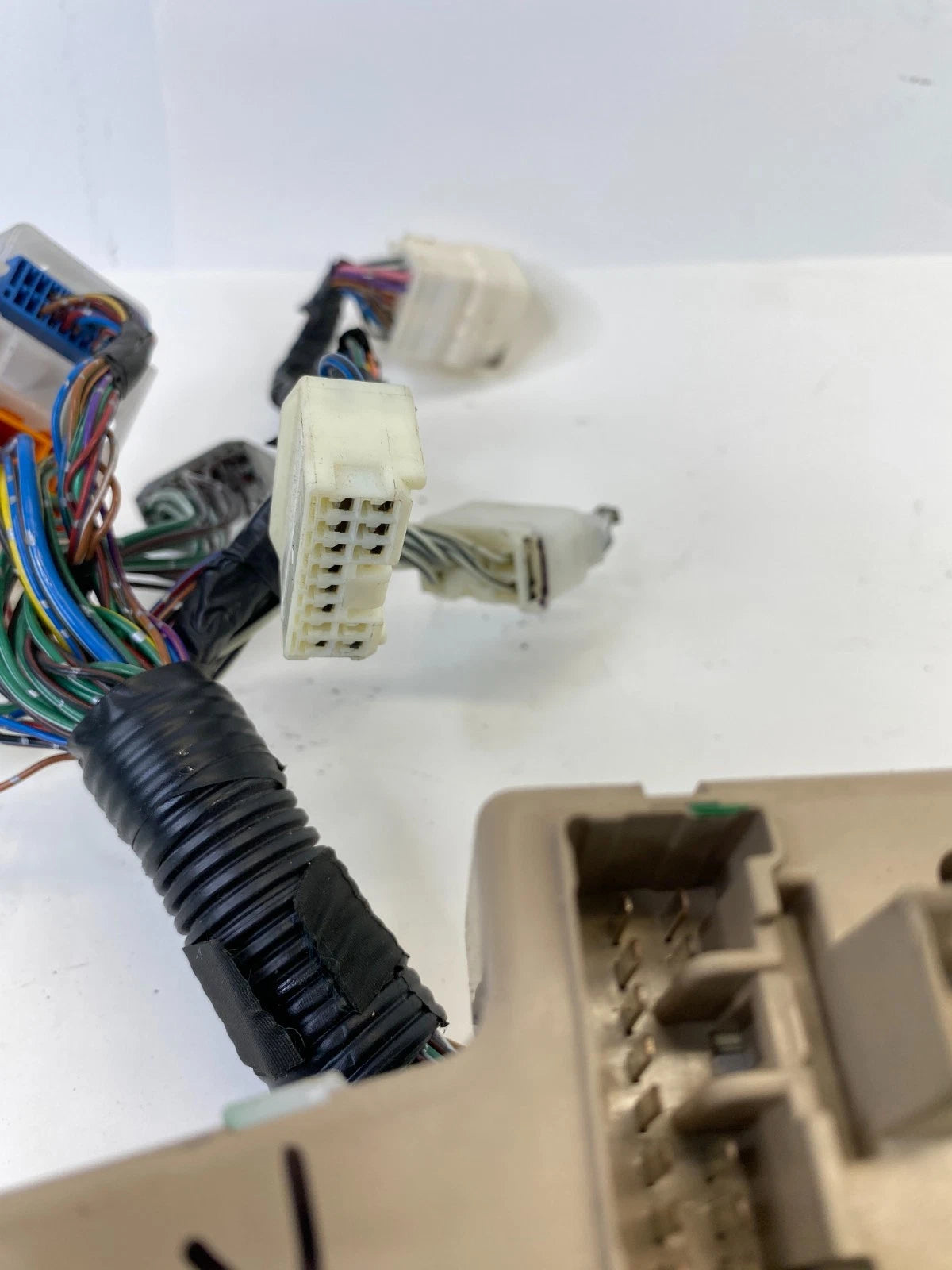 98-05 LEXUS GS300 DASH LEFT SIDE FUSE RELAY POWER BOX MODULE 89226-30040 OEM