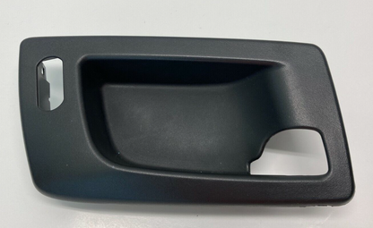 03-07 Cadillac CTS Front RH Passenger Side Interior Door Handle Bezel 25752962