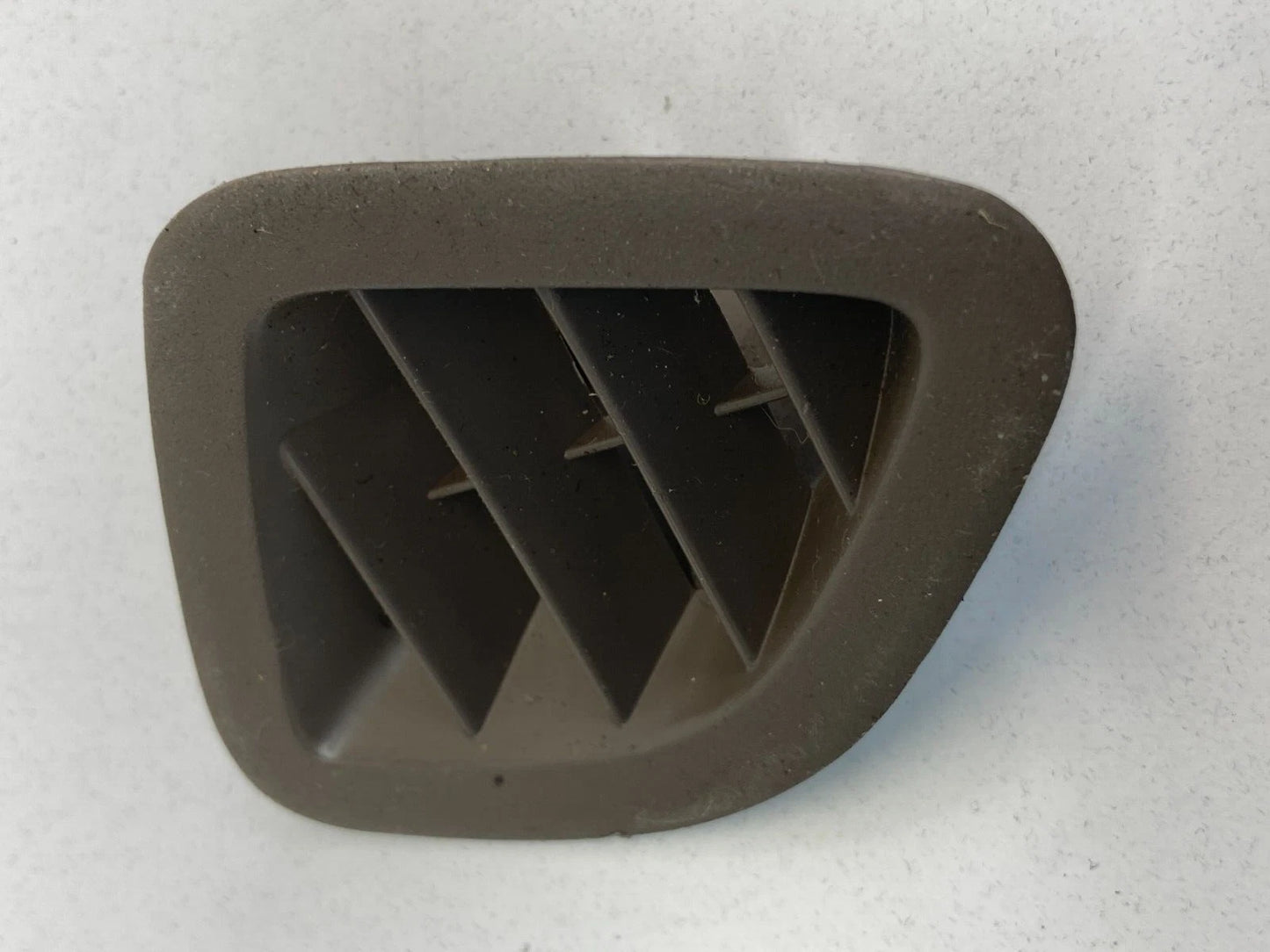 1994-1997 HONDA ACCORD SEDAN DASH RIGHT PASSENGER SIDE AC AIR VENT DEFROST 77471