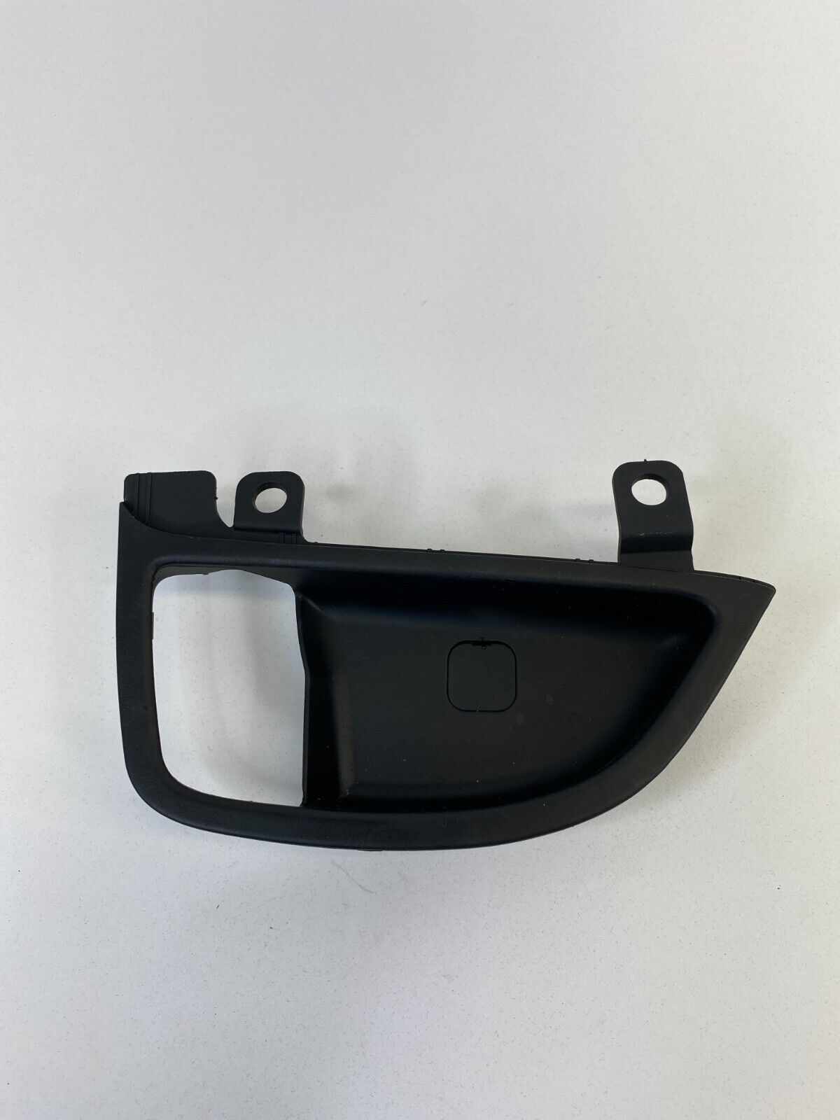 2011-16 Hyundai Elantra Front Left Inner Door Handle Trim Bezel Cover 82611MD000