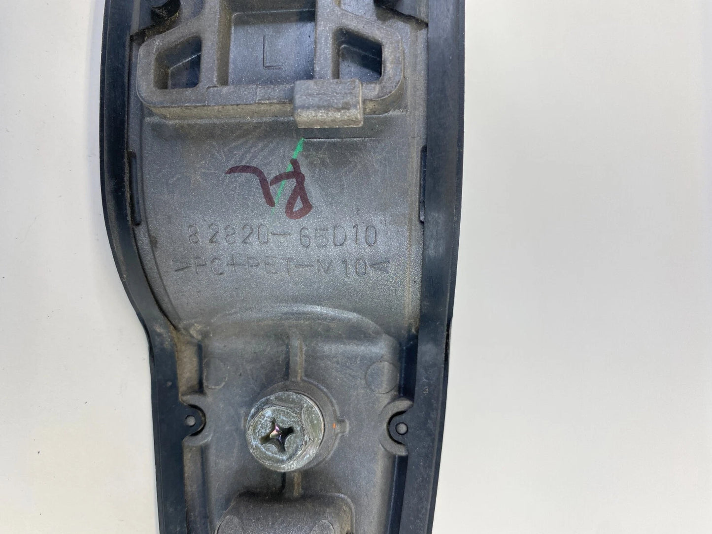 2003-2006 SUZUKI XL-7 REAR LEFT SIDE EXTERIOR DOOR HANDLE 82820-65D10 OEM