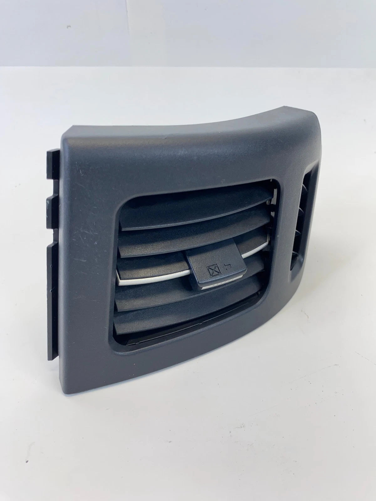 2010-2015 TOYOTA PRIUS FRONT LEFT DASH AIR VENT BEZEL GRILLE OEM 55650-47070