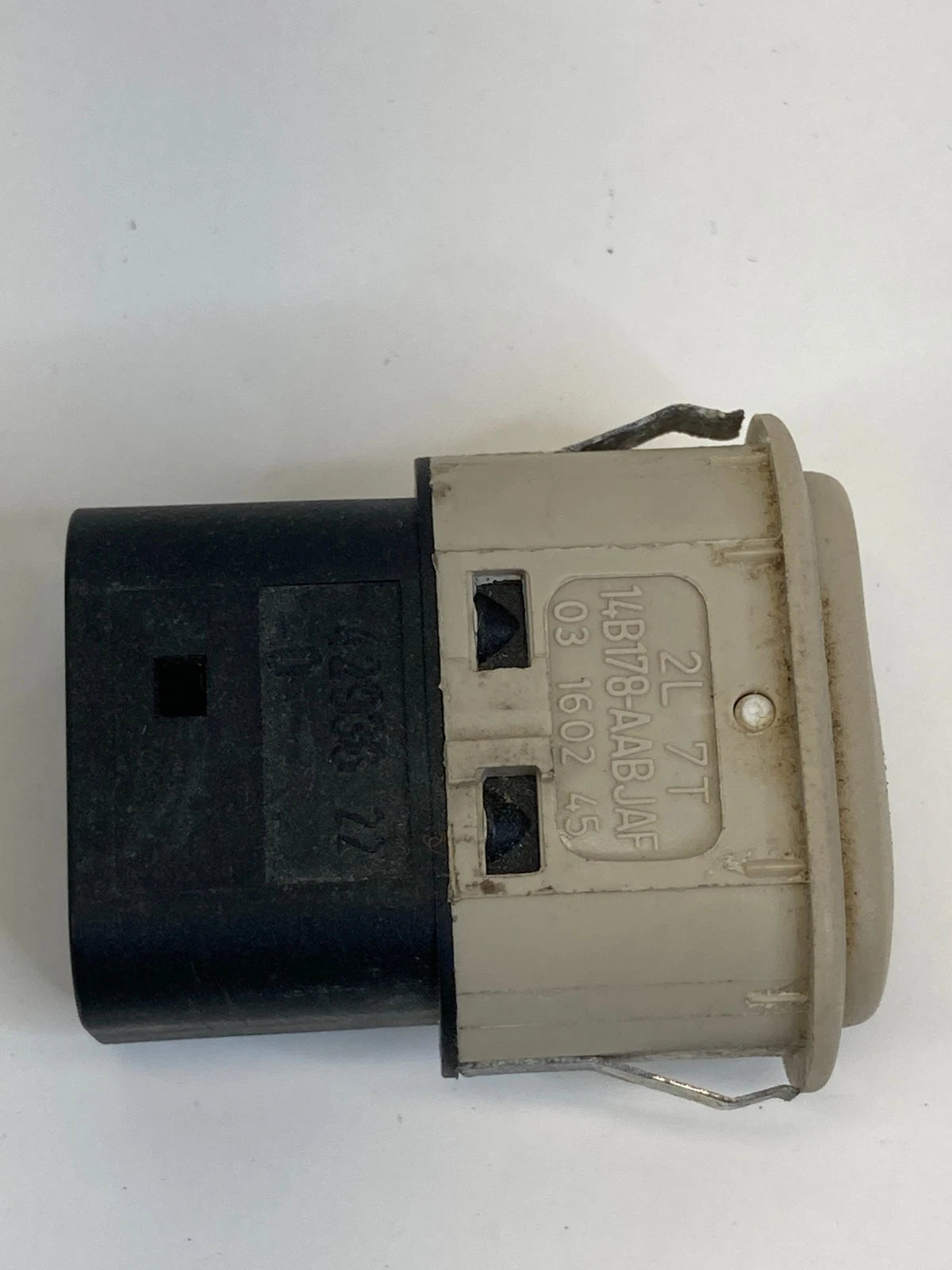 2002-2006 LINCOLN NAVIGATOR FRONT LEFT SEAT LUMBAR CONTROL SWITCH 2L7T14B178AA