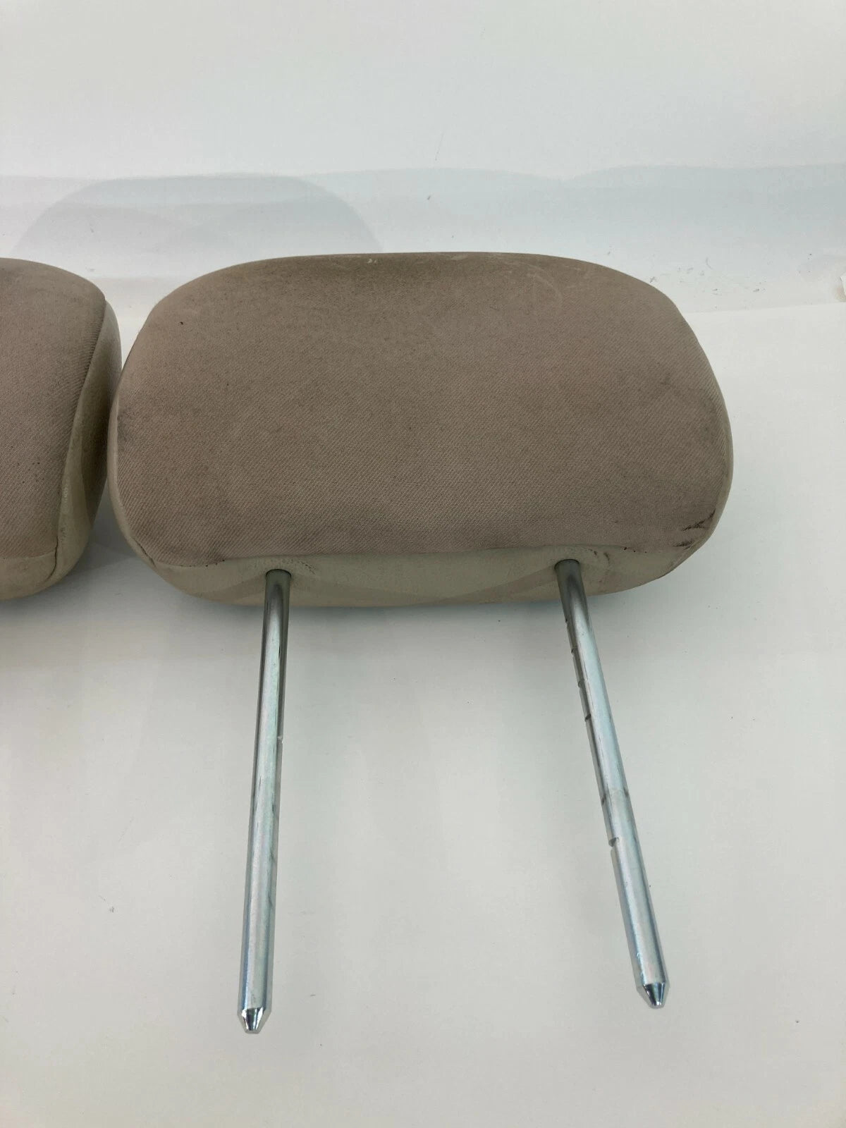 2002-2007 SATURN VUE FRONT SEAT HEADREST HEAD REST LEFT & RIGHT PAIR SET OEM