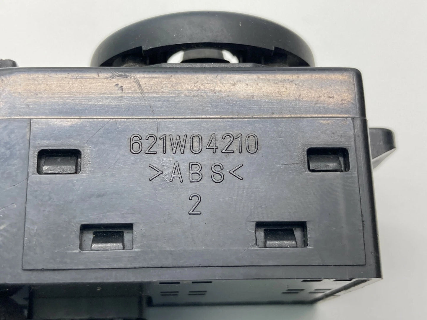 2002-2005 KIA SEDONA FRONT LEFT DOOR POWER MIRROR CONTROL SWITCH 621W04210 OEM