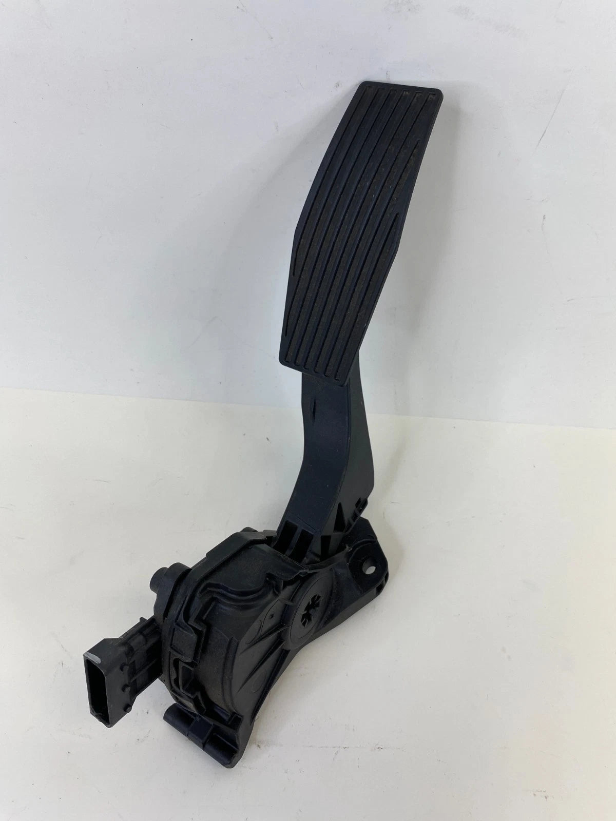 2011-2015 CHEVROLET CRUZE ACCELERATOR GAS PEDAL W/ POSITION SENSOR 13252702 OEM