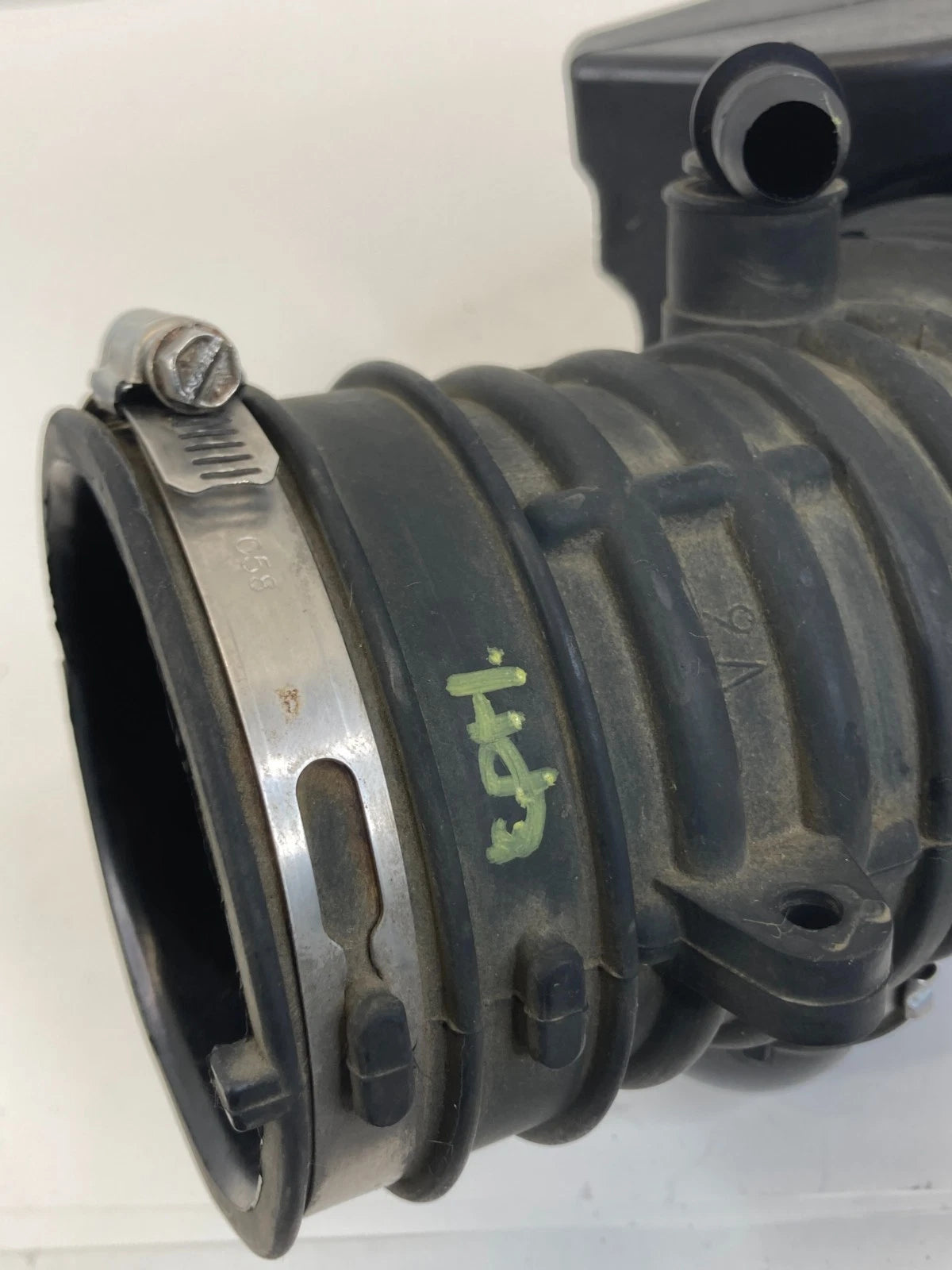 2004 FORD EXPLORER 4.0L A/T AIR CLEANER RESONATOR HOSE DUCT TUBE OEM